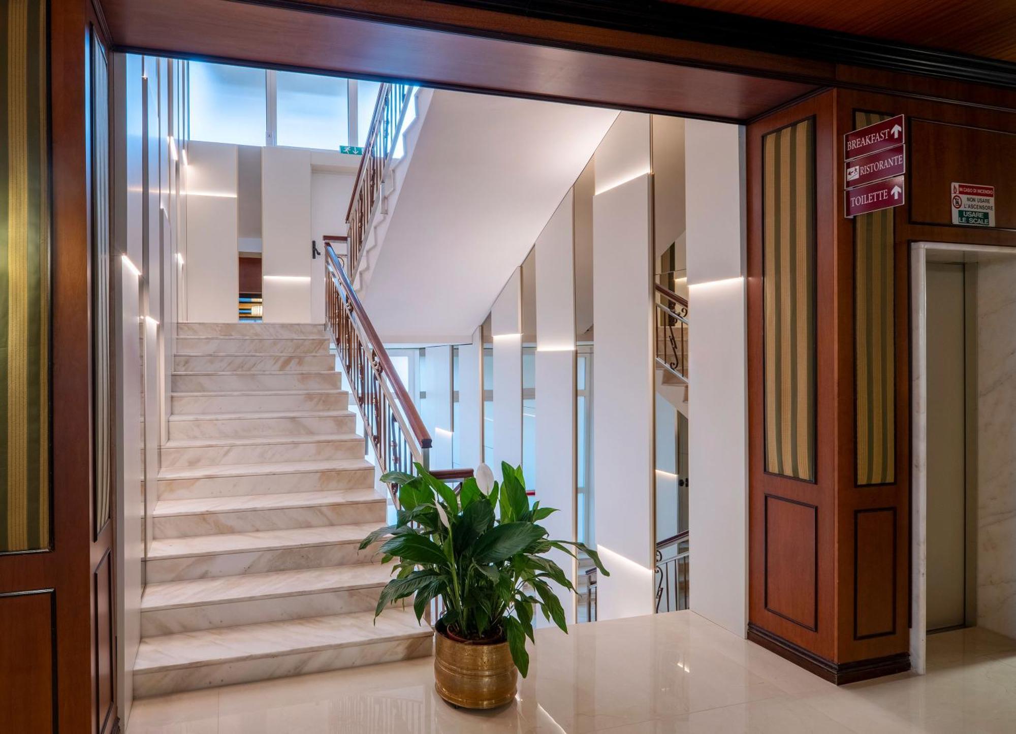 Hotel Delle Palme Lecce Esterno foto