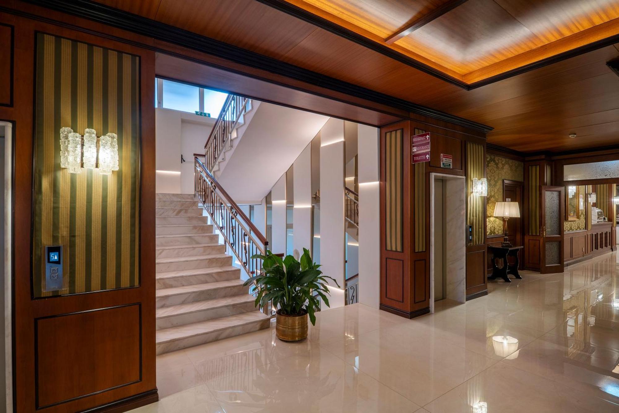 Hotel Delle Palme Lecce Esterno foto